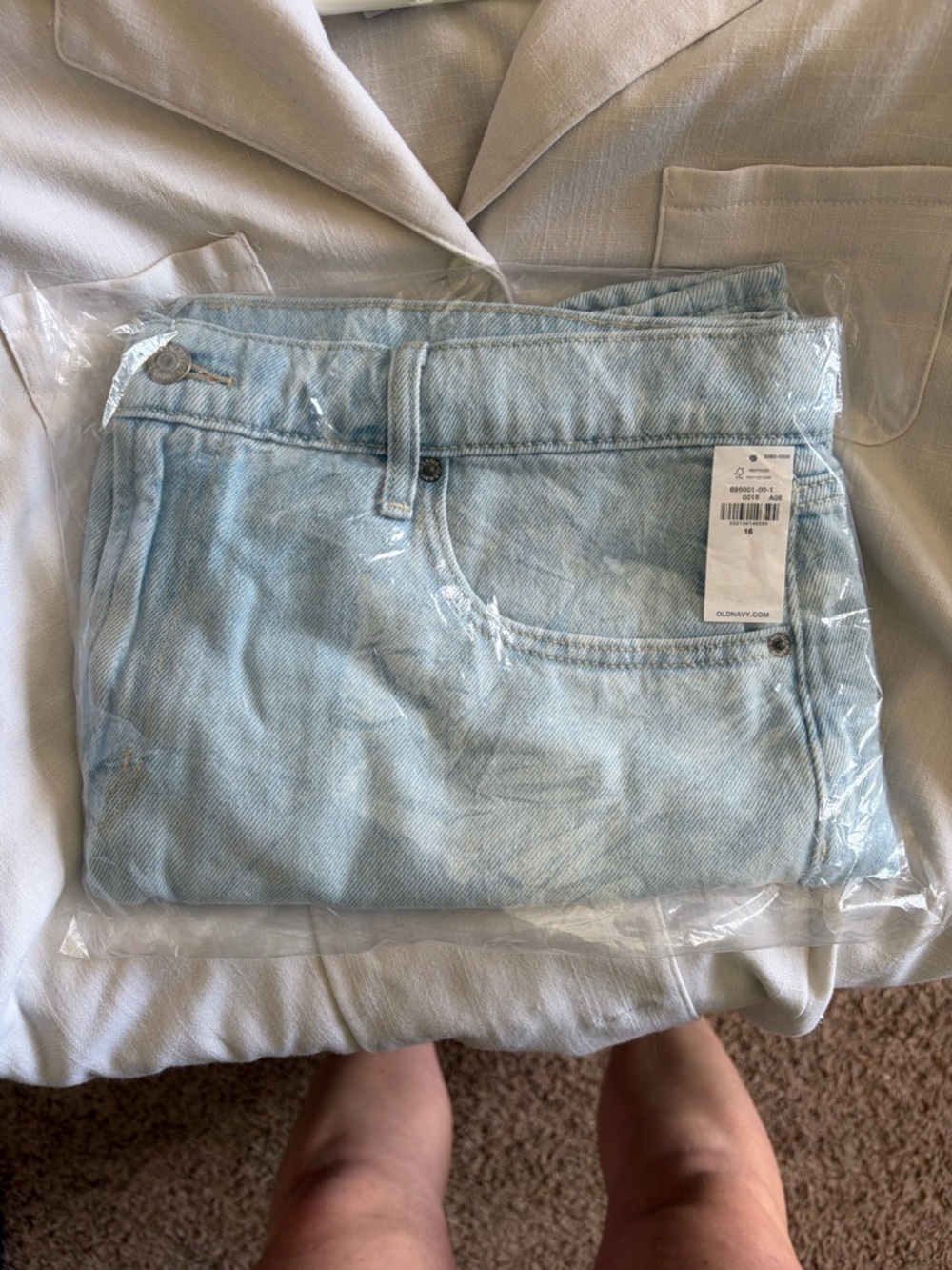 Light Wash Women’s Jean Short - Classic High-Rise Style